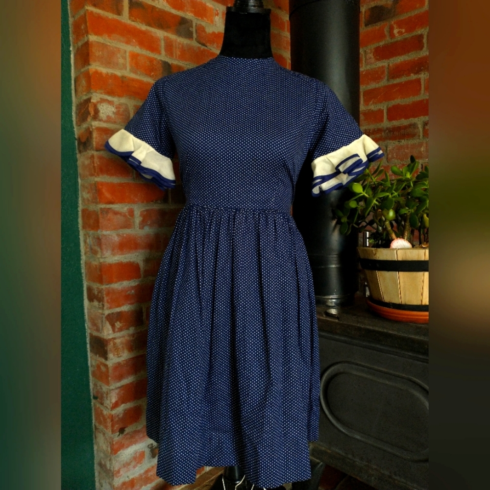 Vintage Swiss Dot Dress 💙